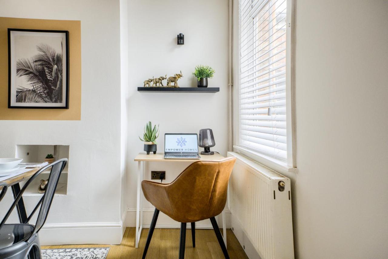 Coventry Fashionable House, City Centre, Free Parking, Sleeps 4, By Empower Homes Dış mekan fotoğraf