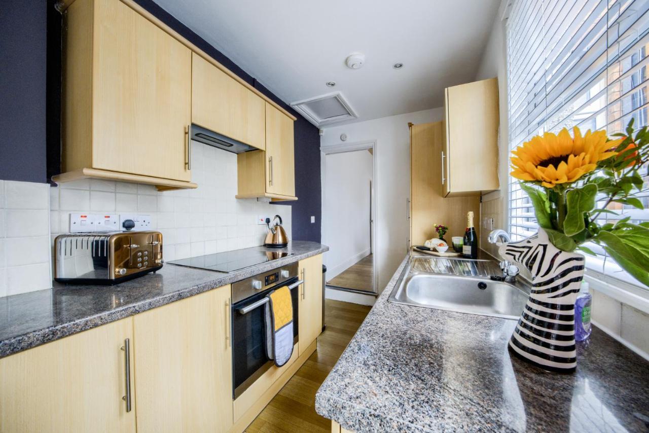 Coventry Fashionable House, City Centre, Free Parking, Sleeps 4, By Empower Homes Dış mekan fotoğraf